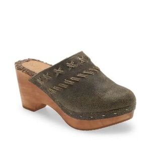 Anthropologie x Five Worlds Zender  distressed dark brown Suede Clogs size M